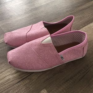 Sparkle Pink Slip-On shoes. Size 6 💕✨